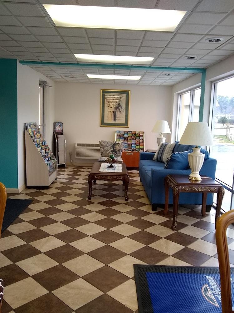 Howard Johnson By Wyndham Virginia Beach Exterior photo