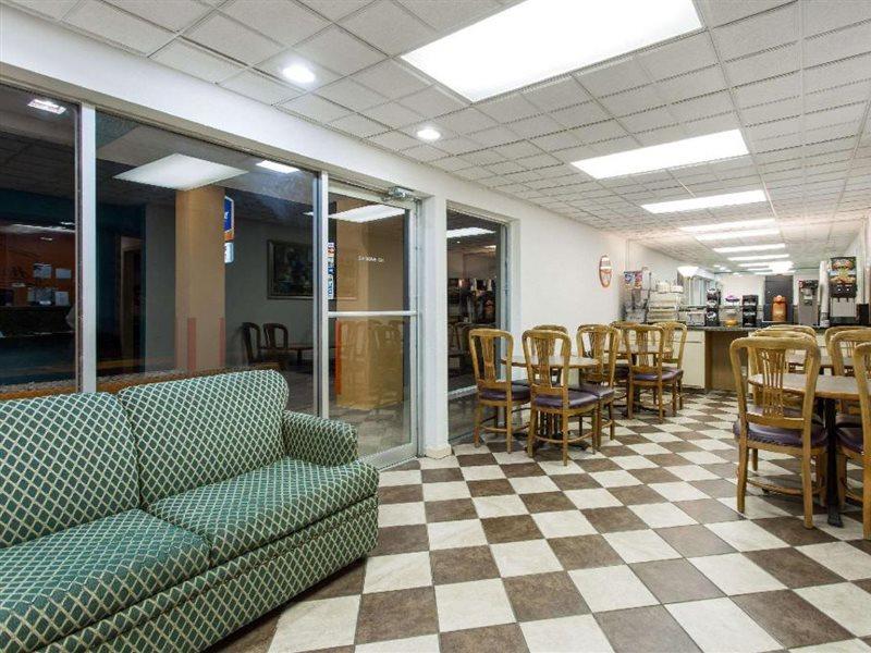 Howard Johnson By Wyndham Virginia Beach Exterior photo