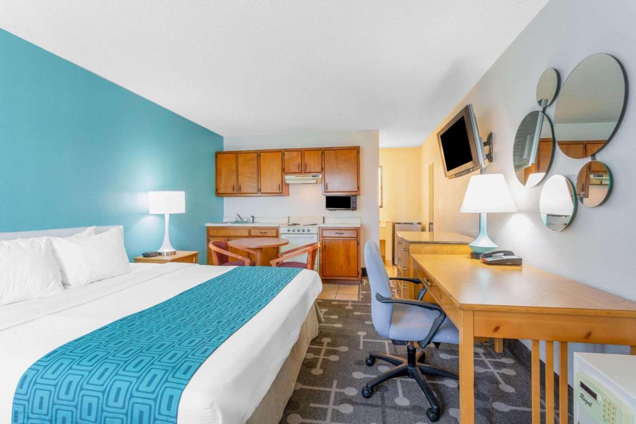 Howard Johnson By Wyndham Virginia Beach Exterior photo