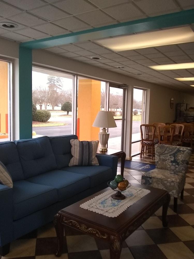 Howard Johnson By Wyndham Virginia Beach Exterior photo
