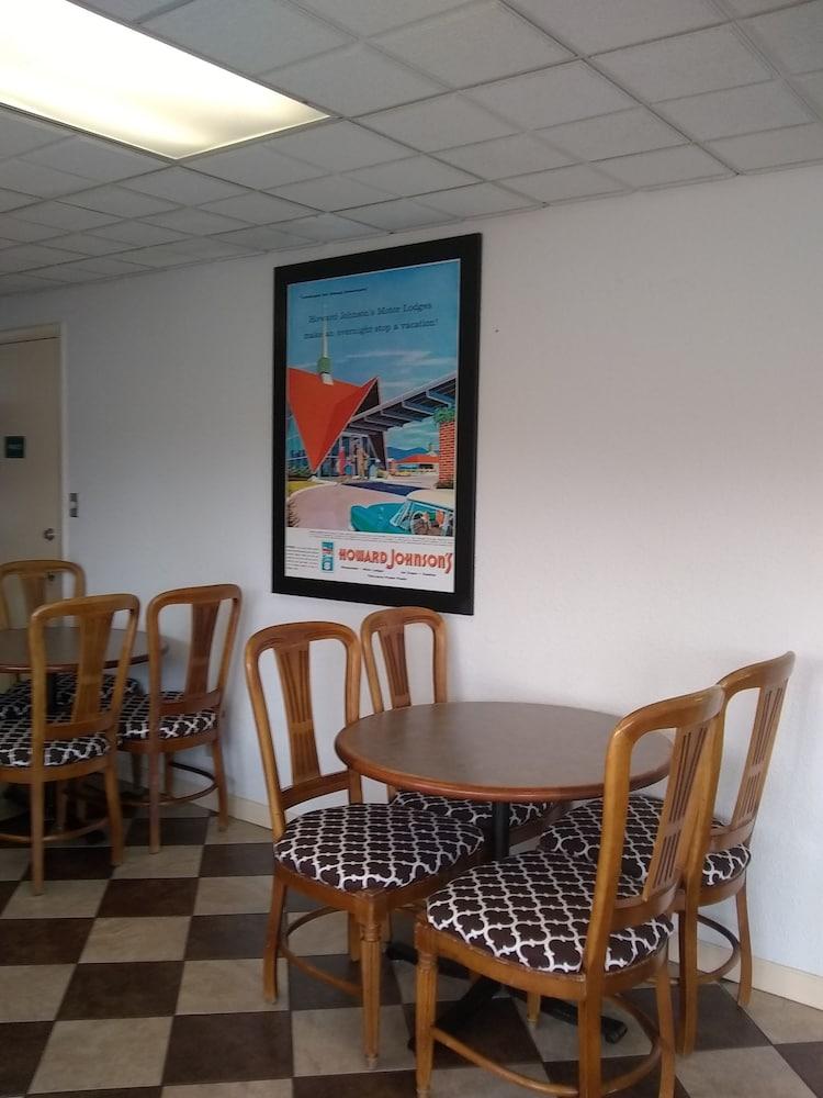 Howard Johnson By Wyndham Virginia Beach Exterior photo