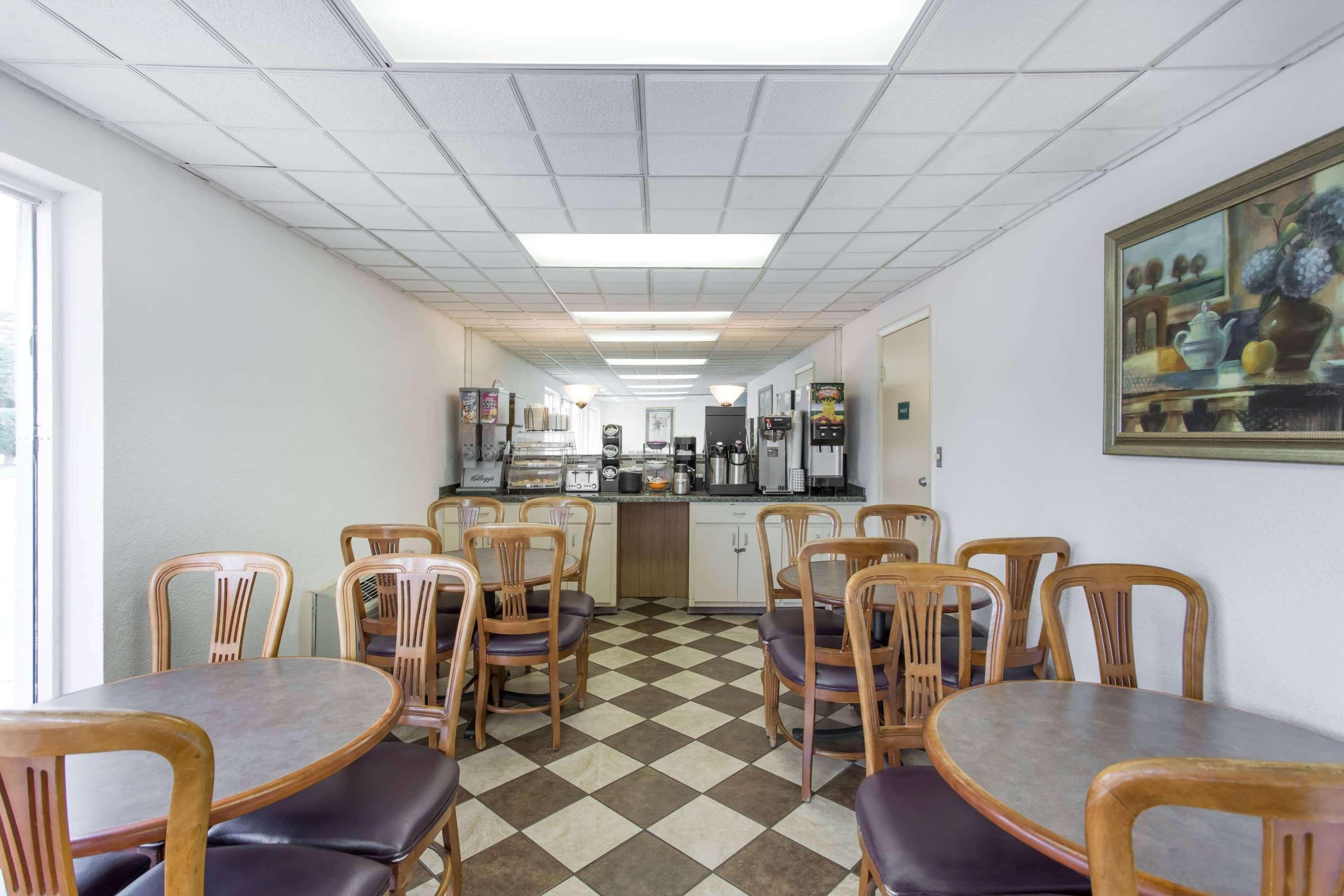 Howard Johnson By Wyndham Virginia Beach Exterior photo