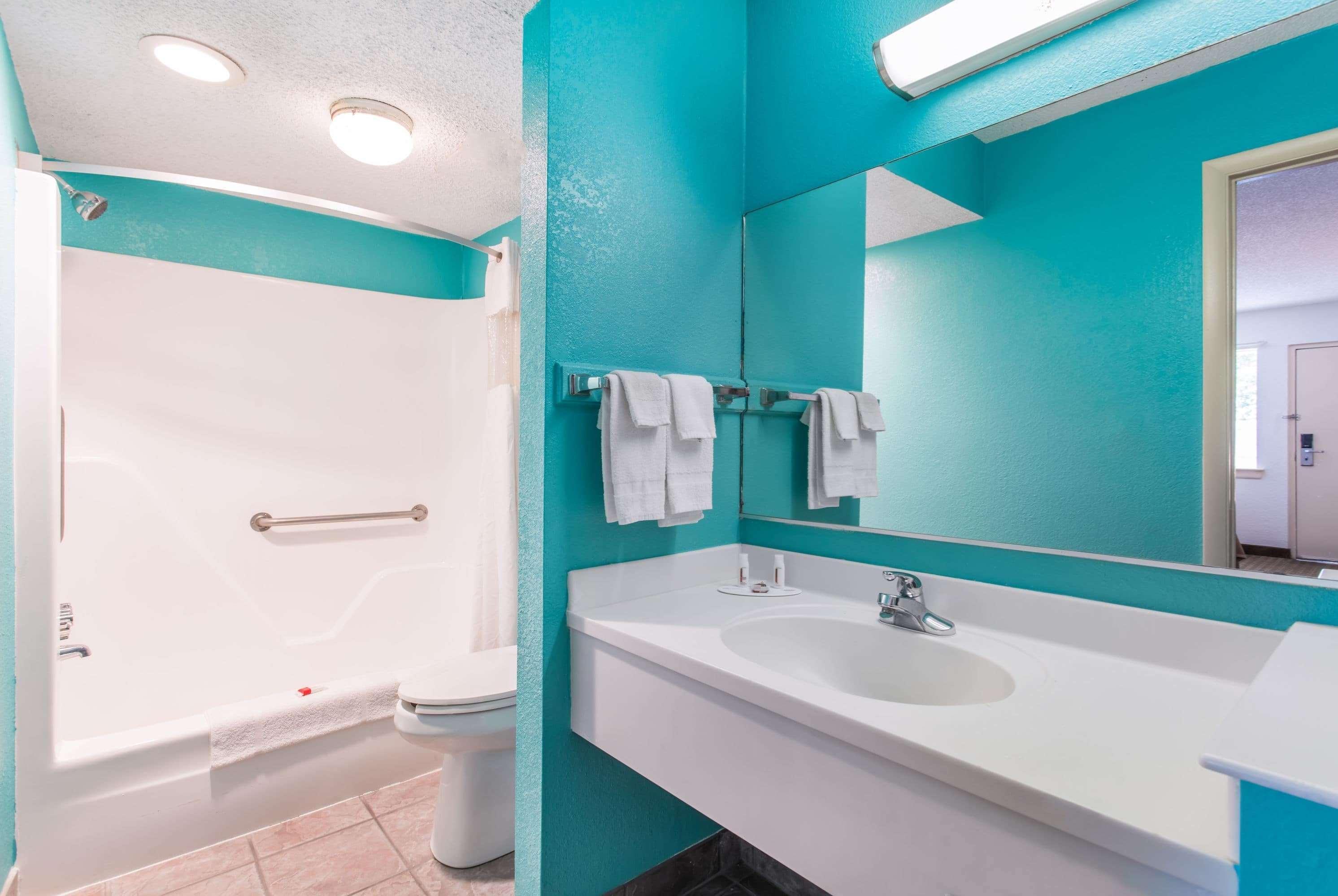 Howard Johnson By Wyndham Virginia Beach Exterior photo