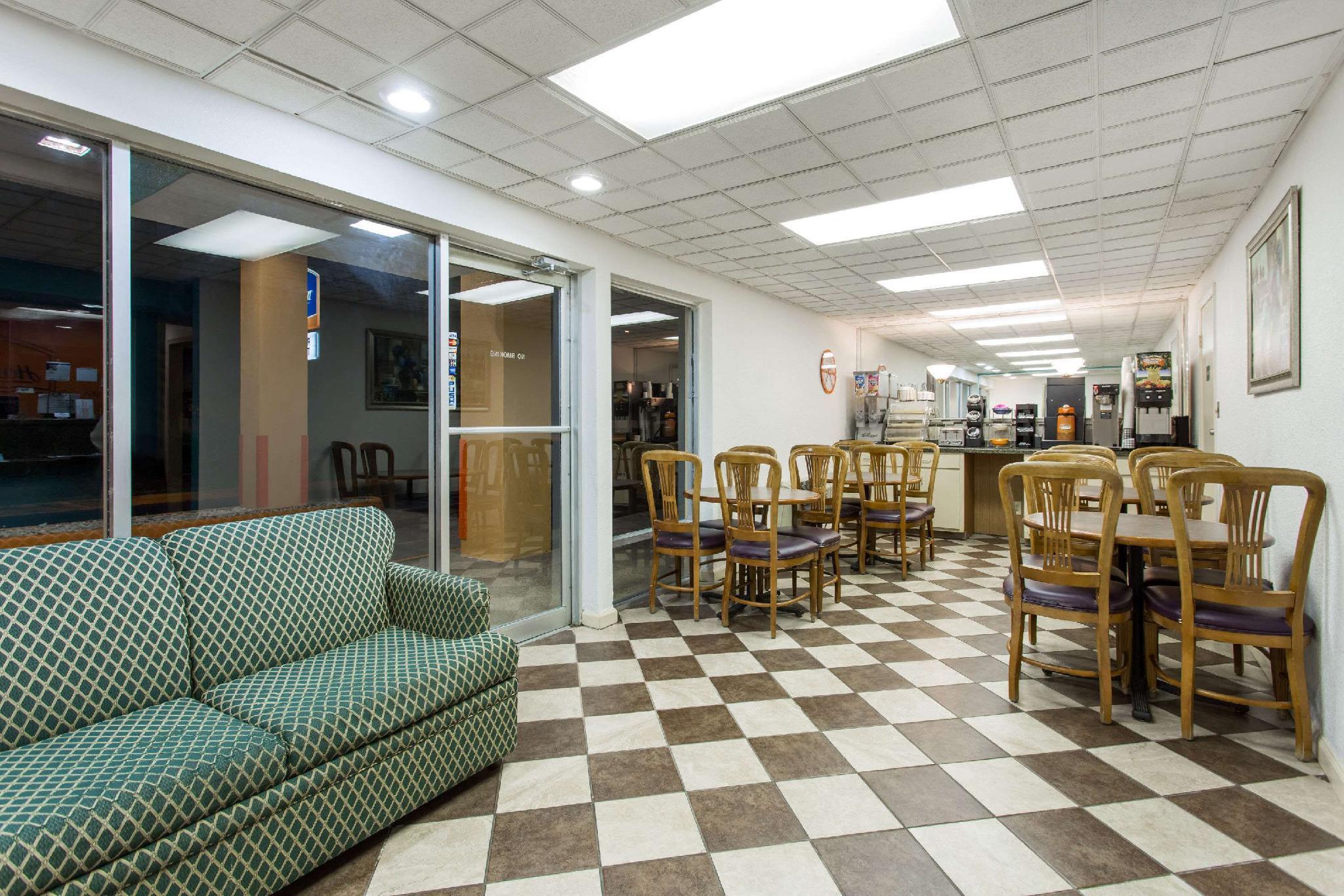 Howard Johnson By Wyndham Virginia Beach Exterior photo