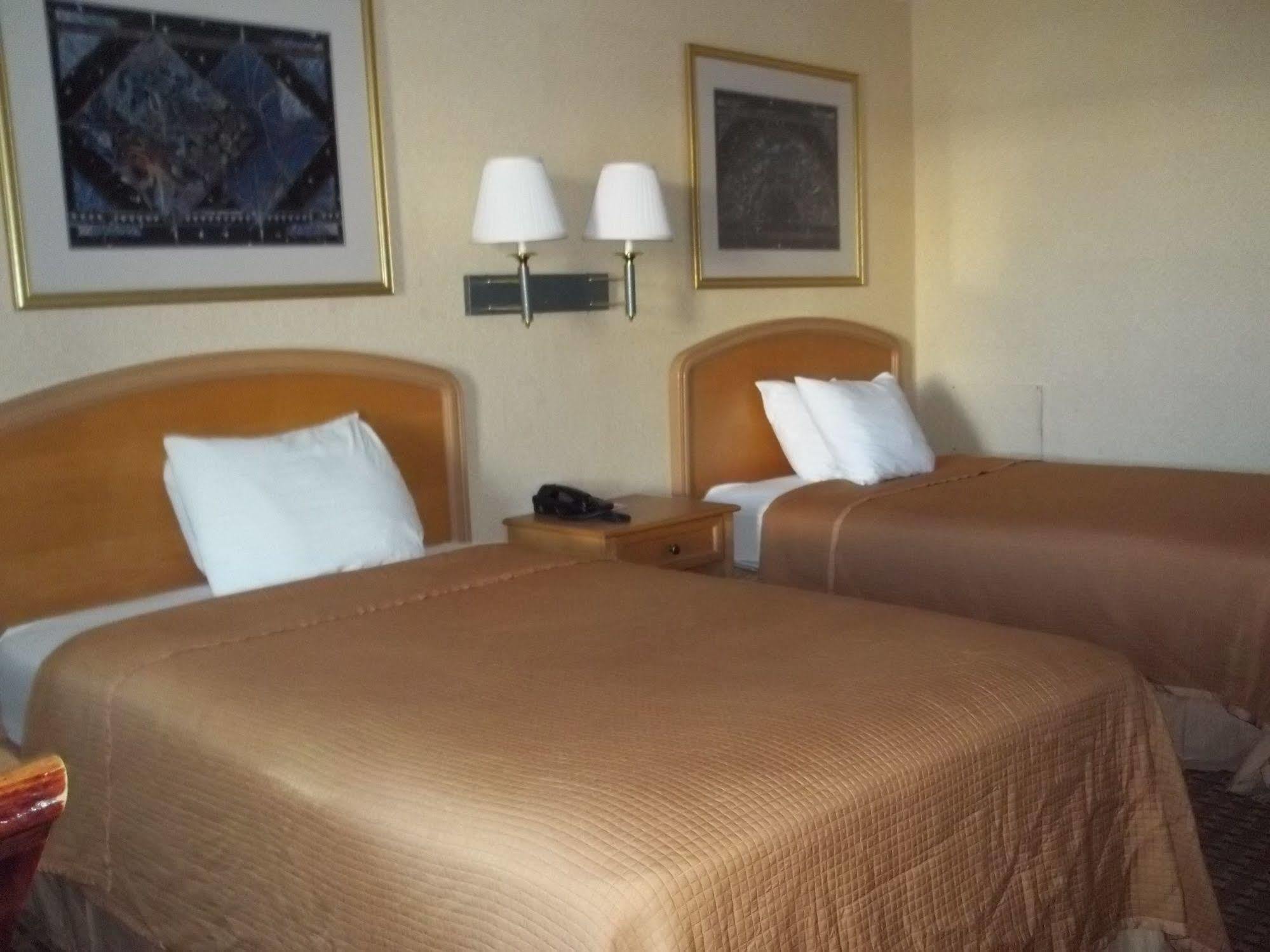 Howard Johnson By Wyndham Virginia Beach Exterior photo