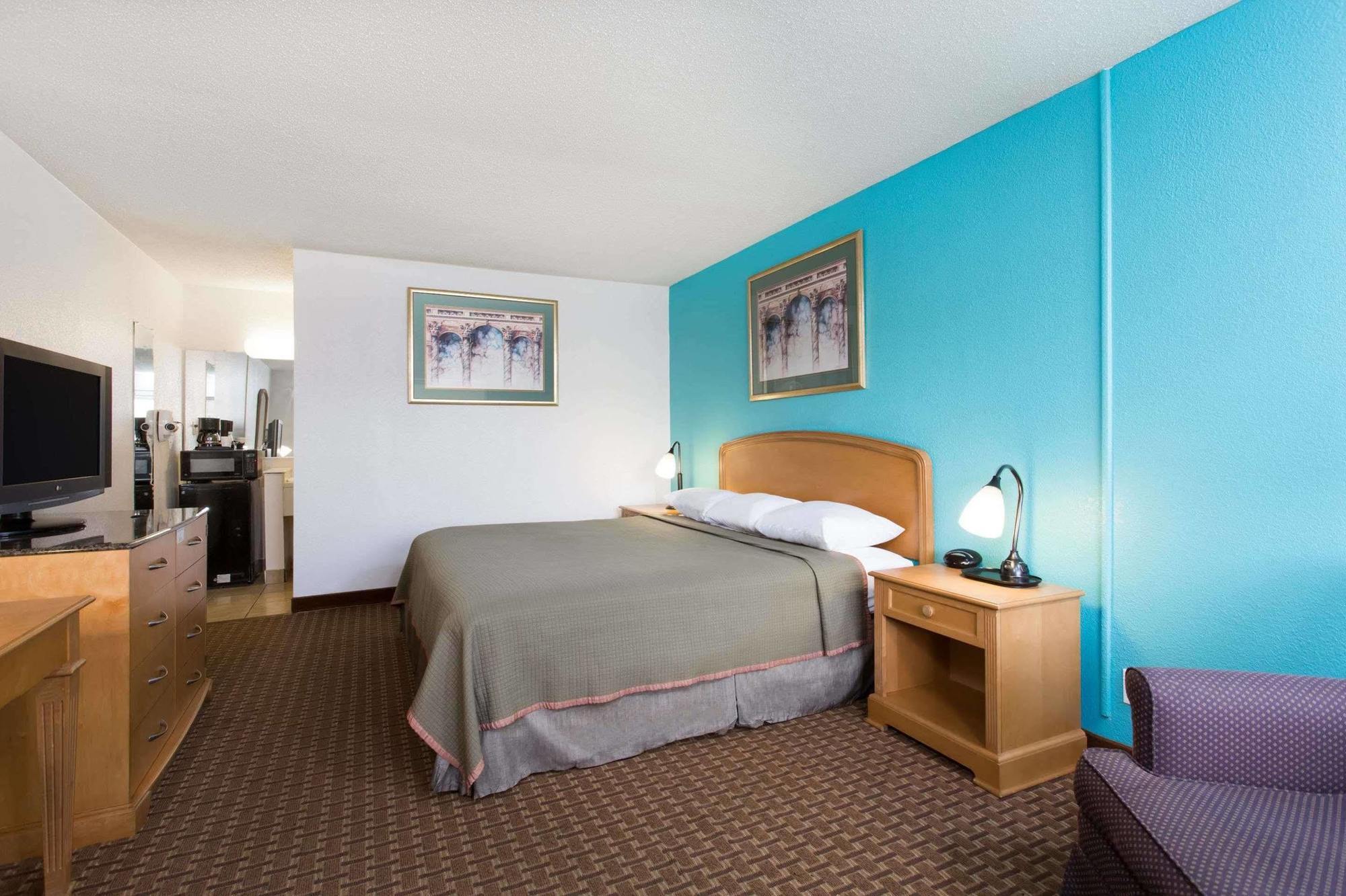 Howard Johnson By Wyndham Virginia Beach Exterior photo