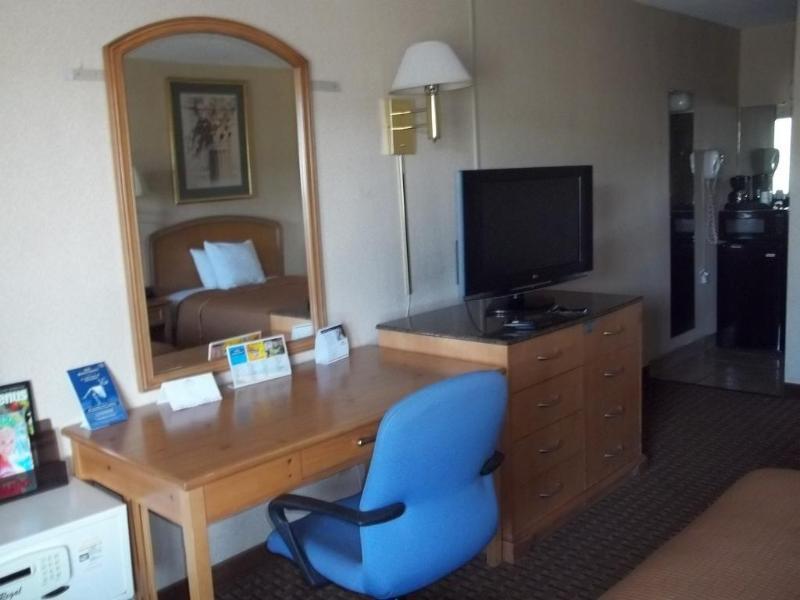Howard Johnson By Wyndham Virginia Beach Exterior photo
